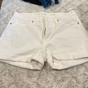 Old Navy women’s jean shorts. Size 12 NWT